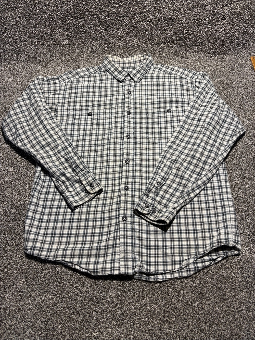 Patagonia black and White Plaid Button-Up Shirt Men’s Medium